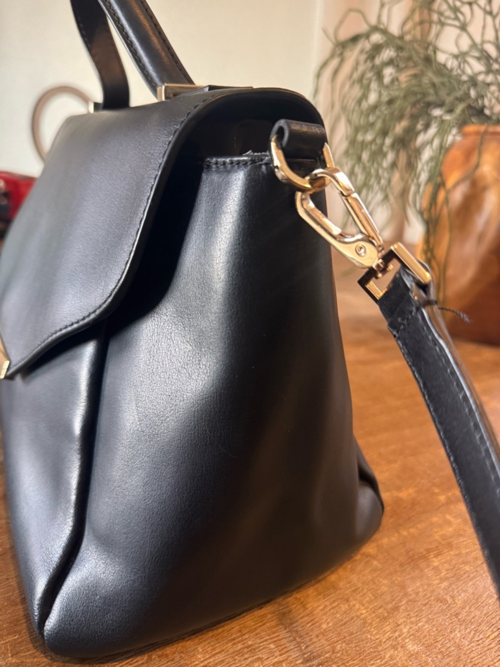 Kate Spade Black Leather Envelope Crossbody Bag with‎ Gold Bar - Picture 8 of 16